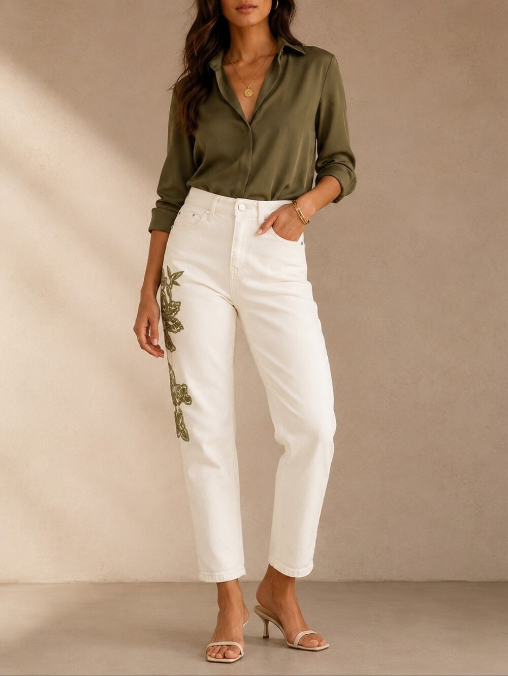 Pre-Loved Universal Thread White High-Rise Floral Embroidered Skinny Crop Jeans